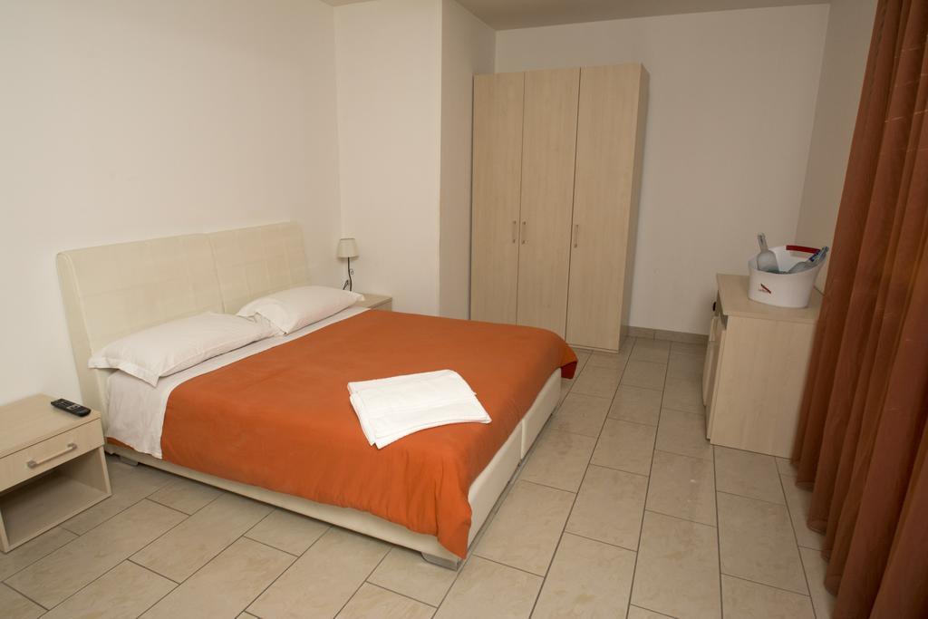 Twin Towers Rooms Lecce Ngoại thất bức ảnh