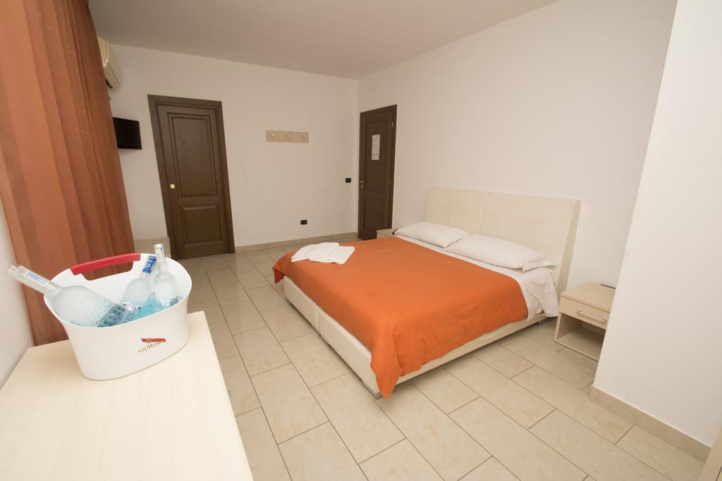 Twin Towers Rooms Lecce Ngoại thất bức ảnh