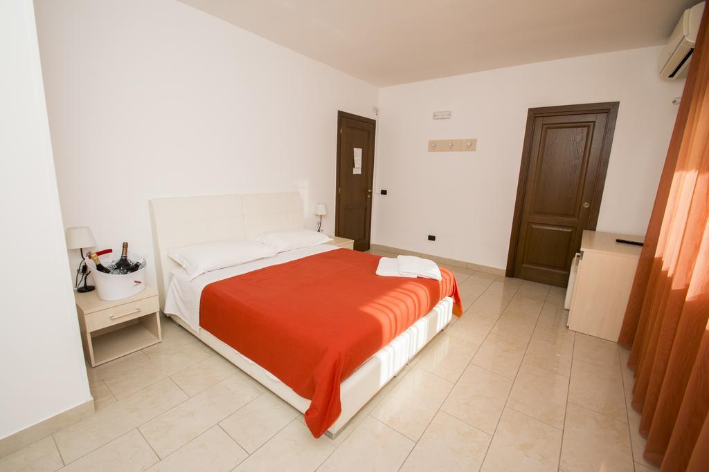 Twin Towers Rooms Lecce Ngoại thất bức ảnh