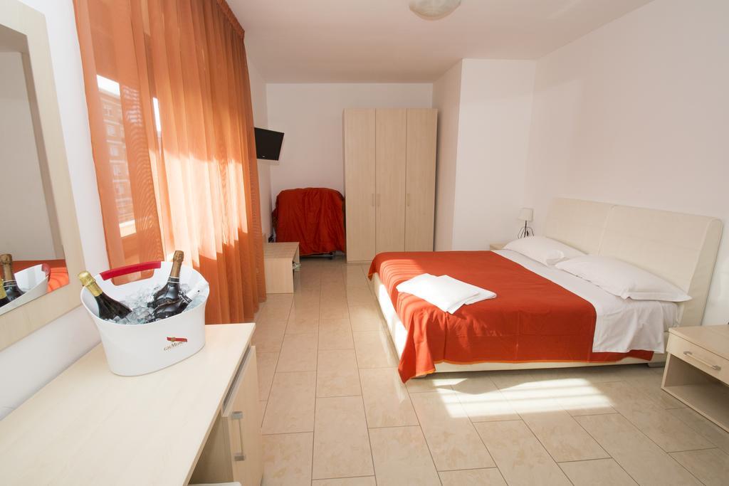 Twin Towers Rooms Lecce Ngoại thất bức ảnh